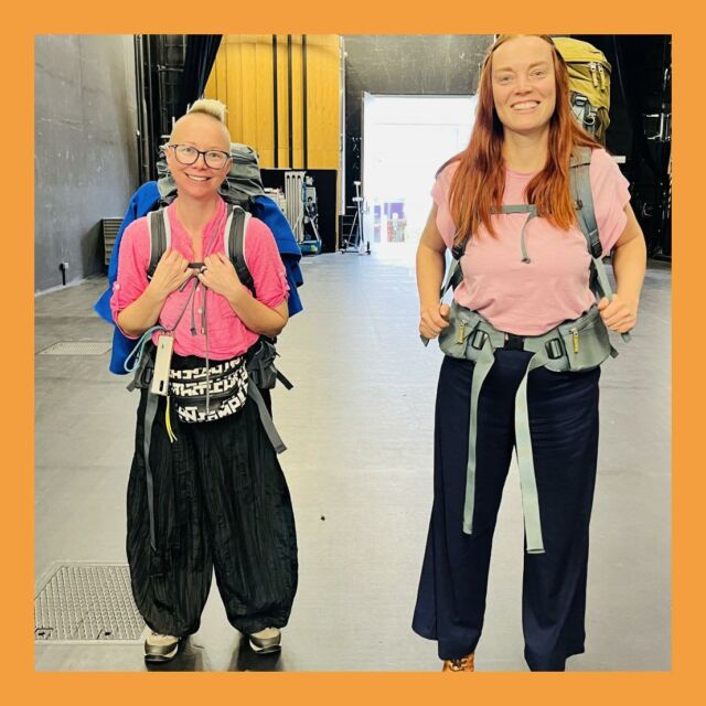 Und plötzlich standen sie da mitten auf der Apollo-Bühne! Marta Helmin und Jennifer Kothe von ONAIR waren die ersten, André Bachmann und Patrick Oliver kamen etwas später. Mittlerweile sind aber alle vier bereit! Die nagelneuen Preisträger:innen des European Voices Award 2023 feiern als preisgekrönte A-Capella-Band ihr 10-jähriges Jubiläum. 

Wir gratulieren herzlich und freuen uns auf ein musikalisches Hochglanzfest heute, 19.30 Uhr, nur im Apollo-Theater Siegen!

Restkarten an der Abendkasse! https://www.apollosiegen.de/spielplan/611-onair-the-very-best/

#vielmusikimgepäck #sovielmusik #acapella #harmonisch #aufeinanderhören #jubiläum #zehnjahre #onair #apollotheatersiegen #immerlive #immeroffenfüralle